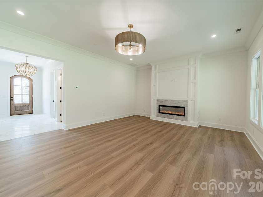 2648 Roslyn Avenue, Charlotte, NC 28208.  MLS# CAR4382622, YatesRealty ID 23168. 