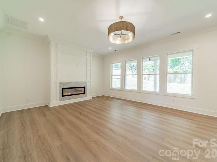 2648 Roslyn Avenue, Charlotte, NC 28208.  MLS# CAR4382622, YatesRealty ID 23168. 