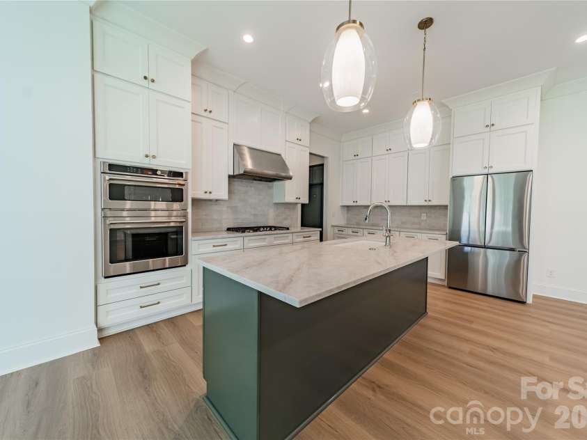 2648 Roslyn Avenue, Charlotte, NC 28208.  MLS# CAR4382622, YatesRealty ID 23168. 