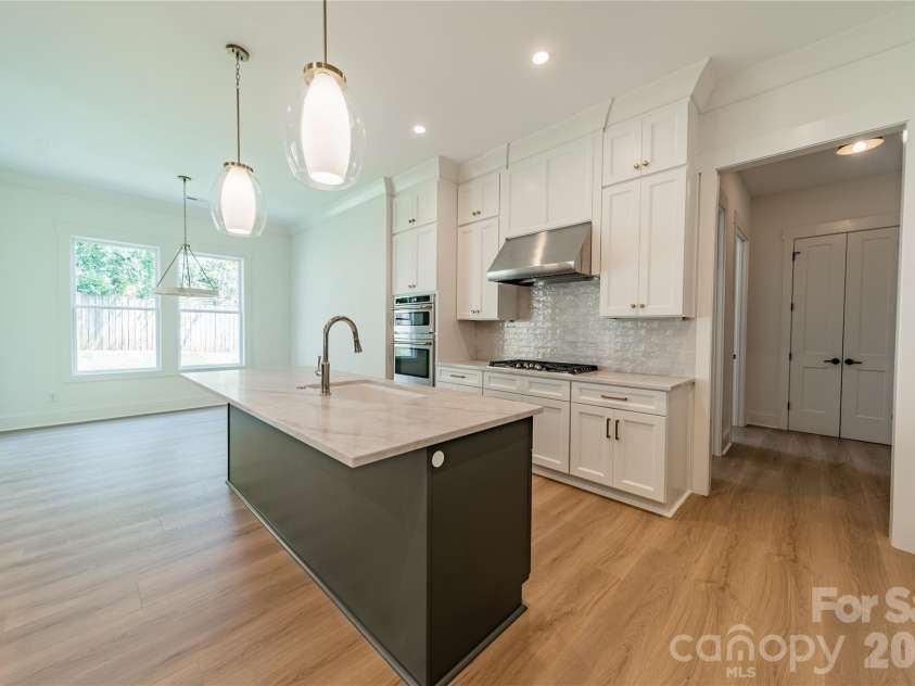 2648 Roslyn Avenue, Charlotte, NC 28208.  MLS# CAR4382622, YatesRealty ID 23168. 