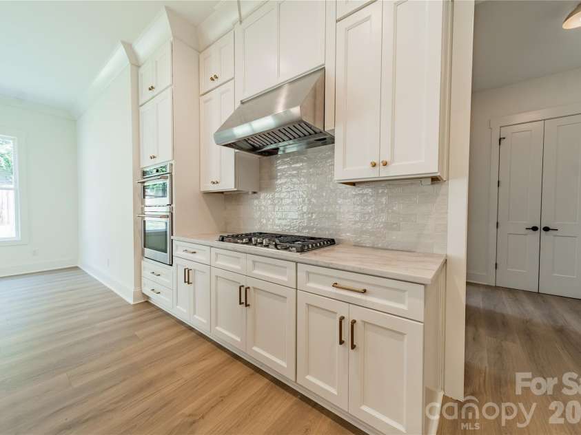 2648 Roslyn Avenue, Charlotte, NC 28208.  MLS# CAR4382622, YatesRealty ID 23168. 
