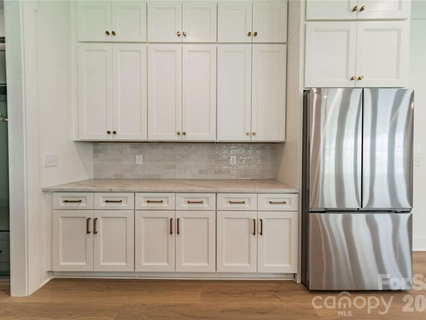 2648 Roslyn Avenue, Charlotte, NC 28208.  MLS# CAR4382622, YatesRealty ID 23168. 