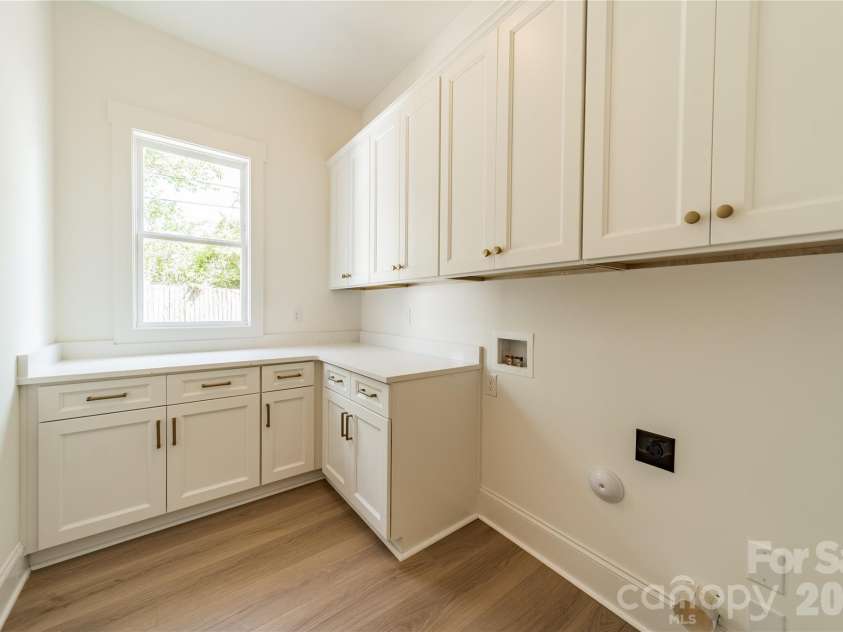 2648 Roslyn Avenue, Charlotte, NC 28208.  MLS# CAR4382622, YatesRealty ID 23168. 