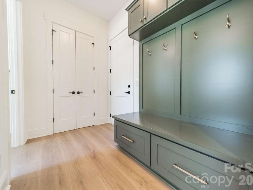 2648 Roslyn Avenue, Charlotte, NC 28208.  MLS# CAR4382622, YatesRealty ID 23168. 