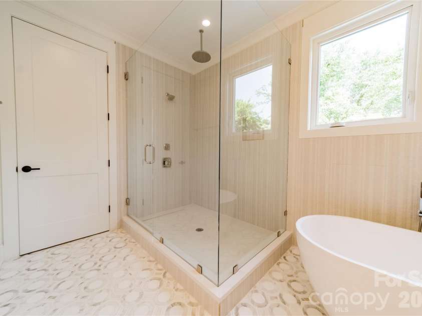 2648 Roslyn Avenue, Charlotte, NC 28208.  MLS# CAR4382622, YatesRealty ID 23168. 