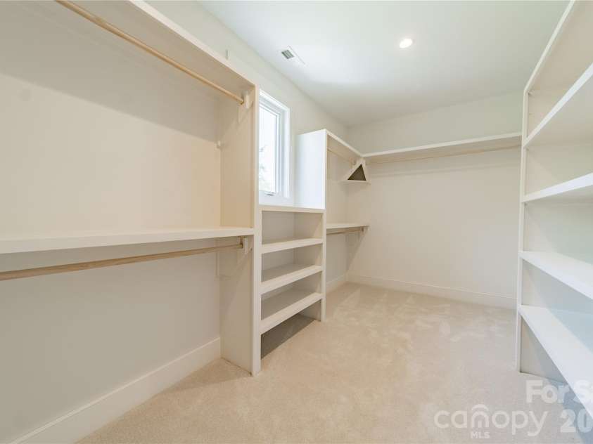 2648 Roslyn Avenue, Charlotte, NC 28208.  MLS# CAR4382622, YatesRealty ID 23168. 