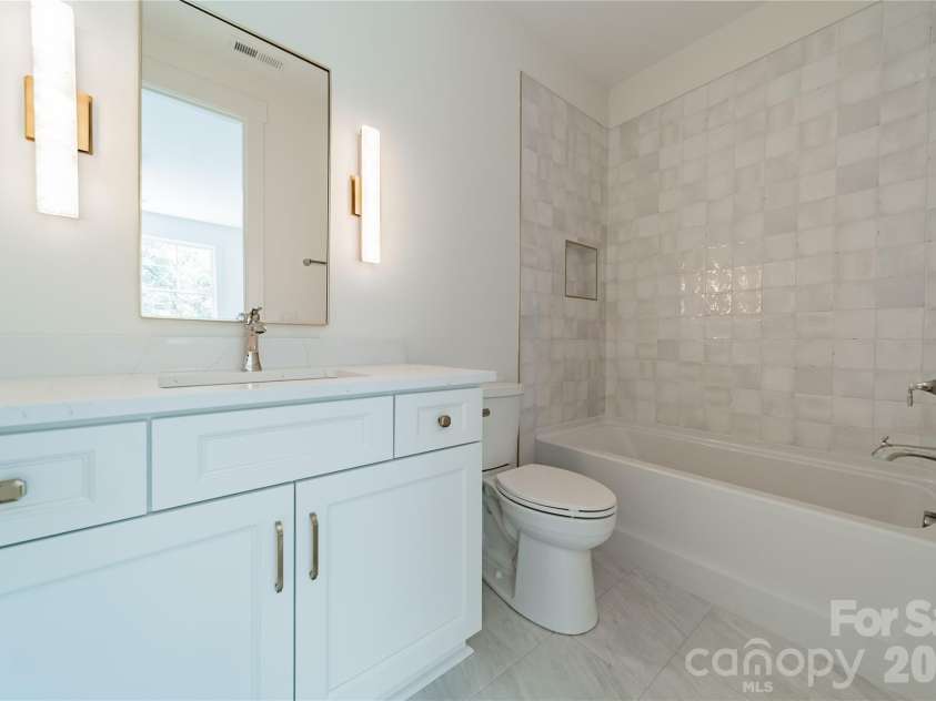 2648 Roslyn Avenue, Charlotte, NC 28208.  MLS# CAR4382622, YatesRealty ID 23168. 