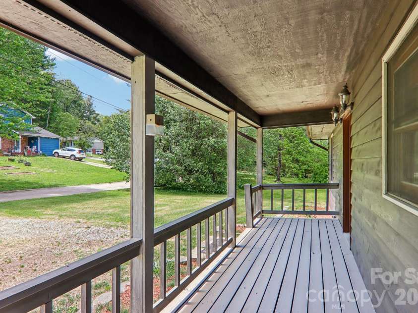 48 Chambers View Drive, Clyde, NC 28721.  MLS# CAR4376711, YatesRealty ID 23169. 