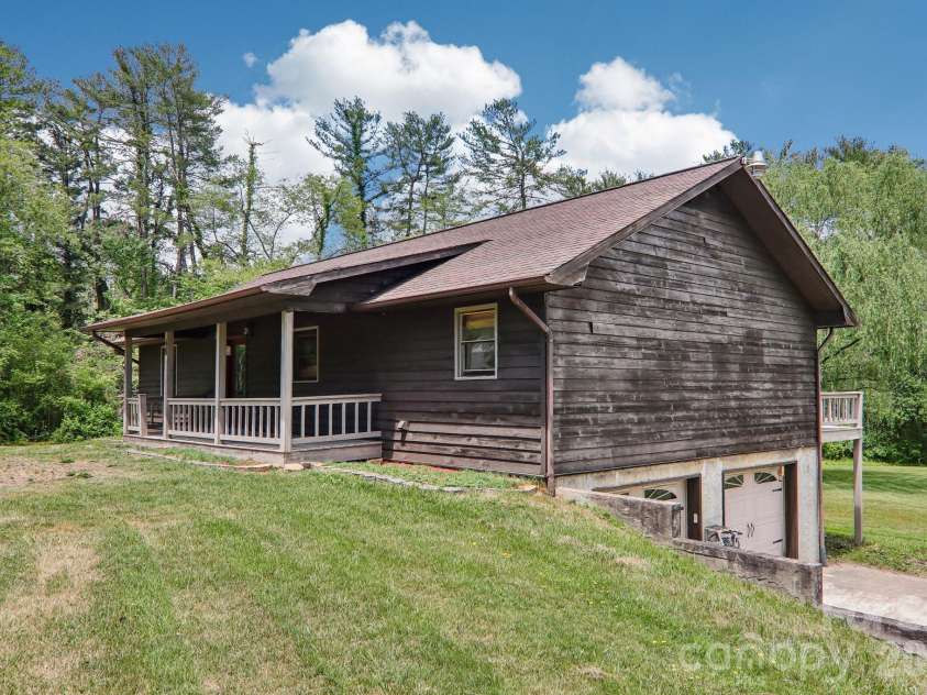 48 Chambers View Drive, Clyde, NC 28721.  MLS# CAR4376711, YatesRealty ID 23169. 