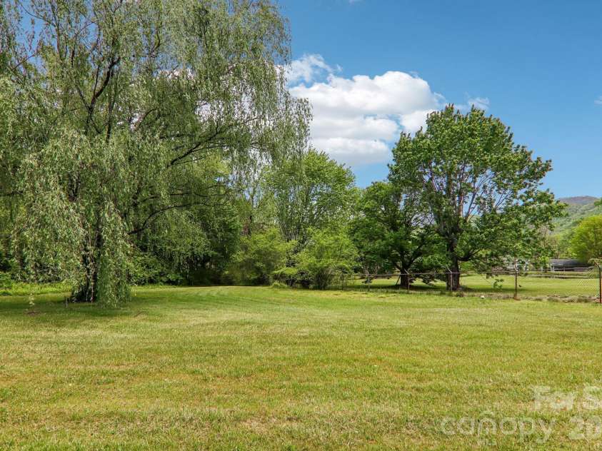 48 Chambers View Drive, Clyde, NC 28721.  MLS# CAR4376711, YatesRealty ID 23169. 