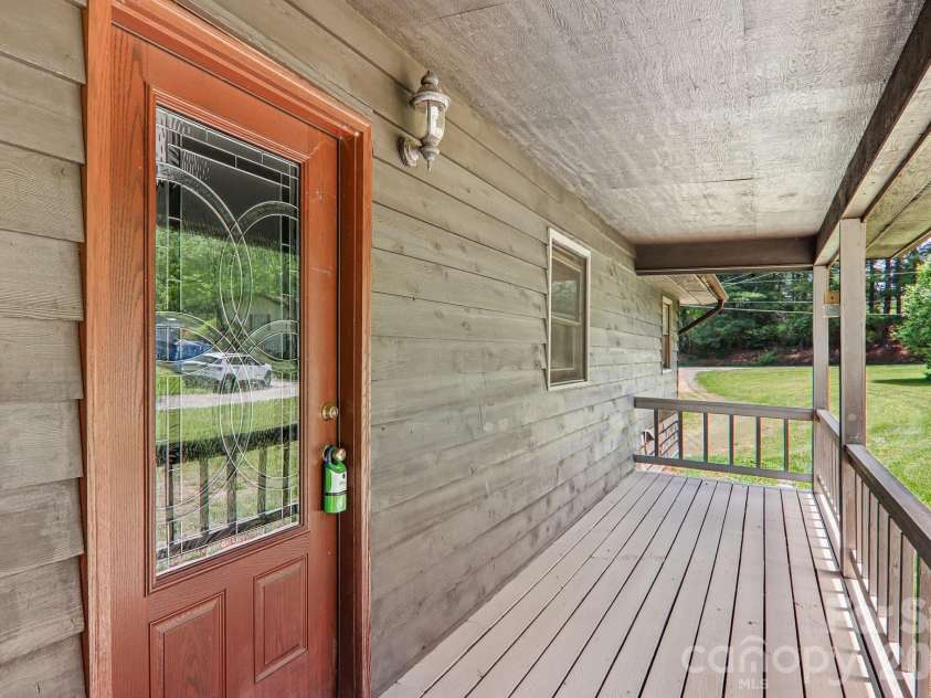 48 Chambers View Drive, Clyde, NC 28721.  MLS# CAR4376711, YatesRealty ID 23169. 