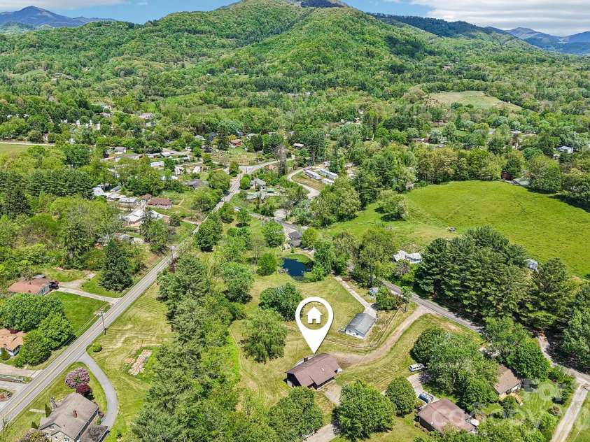 48 Chambers View Drive, Clyde, NC 28721.  MLS# CAR4376711, YatesRealty ID 23169. 