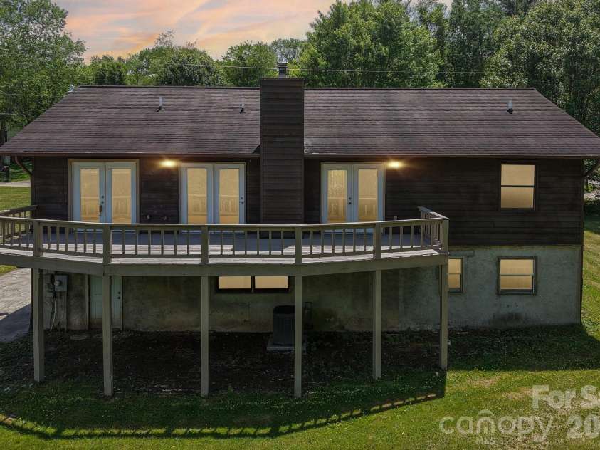 48 Chambers View Drive, Clyde, NC 28721.  MLS# CAR4376711, YatesRealty ID 23169. 