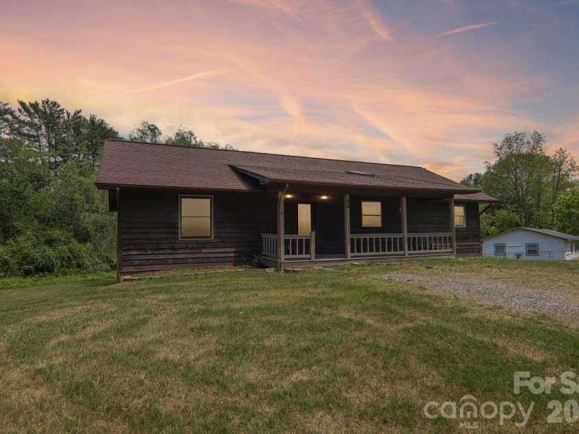 48 Chambers View Drive, Clyde, NC 28721.  MLS# CAR4376711, YatesRealty ID 23169. 