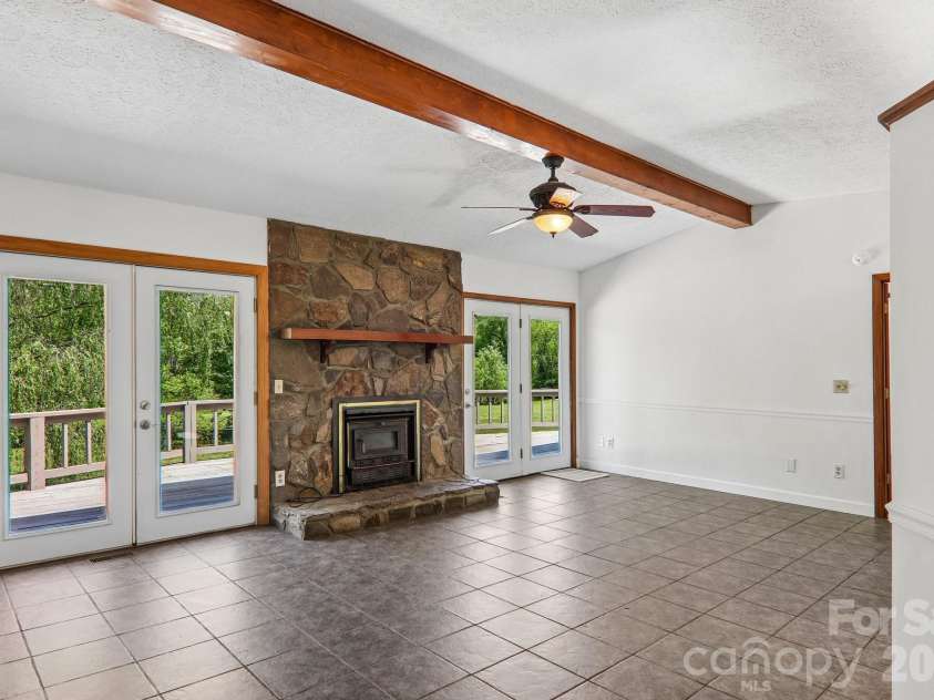 48 Chambers View Drive, Clyde, NC 28721.  MLS# CAR4376711, YatesRealty ID 23169. 