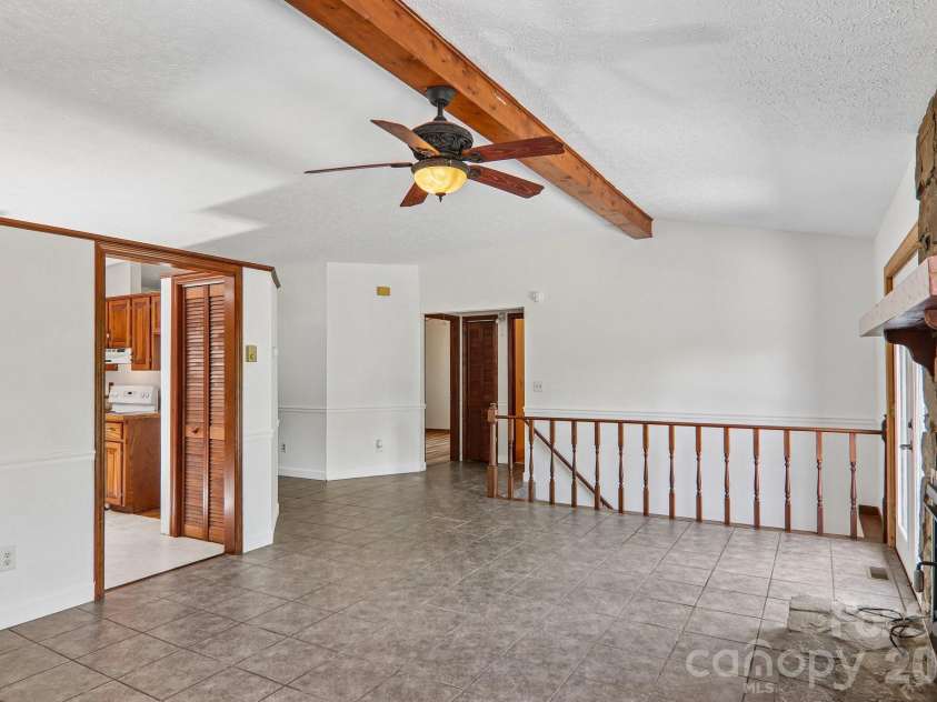 48 Chambers View Drive, Clyde, NC 28721.  MLS# CAR4376711, YatesRealty ID 23169. 