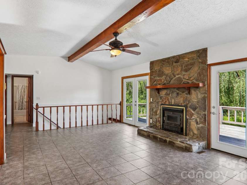 48 Chambers View Drive, Clyde, NC 28721.  MLS# CAR4376711, YatesRealty ID 23169. 