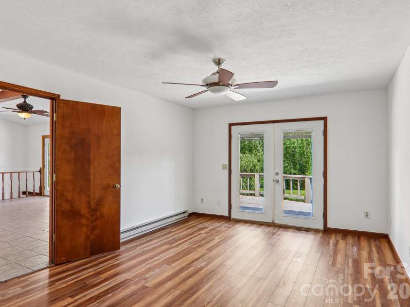 48 Chambers View Drive, Clyde, NC 28721.  MLS# CAR4376711, YatesRealty ID 23169. 