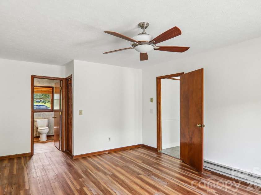 48 Chambers View Drive, Clyde, NC 28721.  MLS# CAR4376711, YatesRealty ID 23169. 