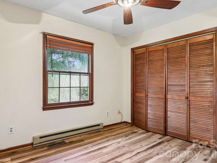 48 Chambers View Drive, Clyde, NC 28721.  MLS# CAR4376711, YatesRealty ID 23169. 