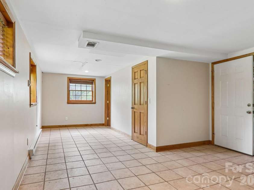 48 Chambers View Drive, Clyde, NC 28721.  MLS# CAR4376711, YatesRealty ID 23169. 