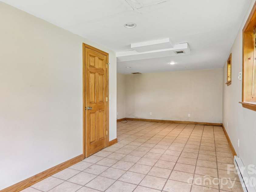48 Chambers View Drive, Clyde, NC 28721.  MLS# CAR4376711, YatesRealty ID 23169. 