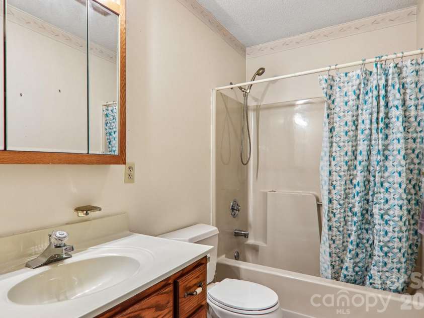 48 Chambers View Drive, Clyde, NC 28721.  MLS# CAR4376711, YatesRealty ID 23169. 