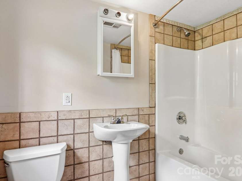 48 Chambers View Drive, Clyde, NC 28721.  MLS# CAR4376711, YatesRealty ID 23169. 