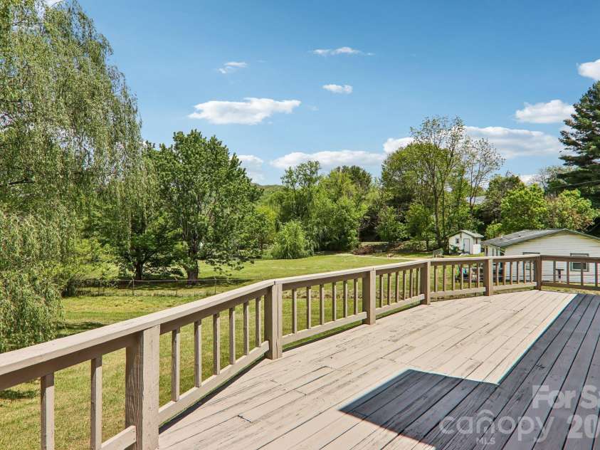 48 Chambers View Drive, Clyde, NC 28721.  MLS# CAR4376711, YatesRealty ID 23169. 