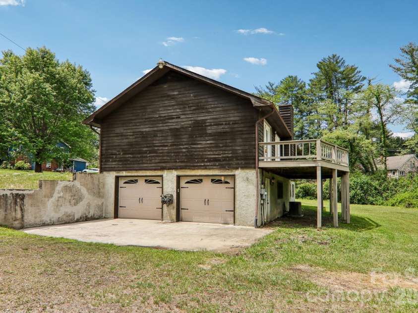 48 Chambers View Drive, Clyde, NC 28721.  MLS# CAR4376711, YatesRealty ID 23169. 