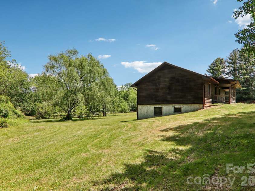 48 Chambers View Drive, Clyde, NC 28721.  MLS# CAR4376711, YatesRealty ID 23169. 