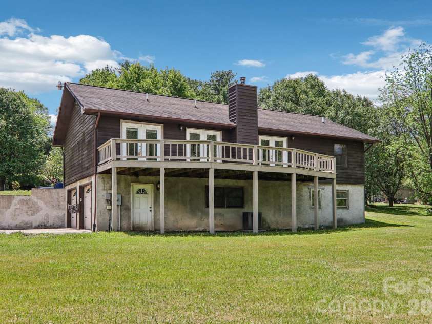 48 Chambers View Drive, Clyde, NC 28721.  MLS# CAR4376711, YatesRealty ID 23169. 