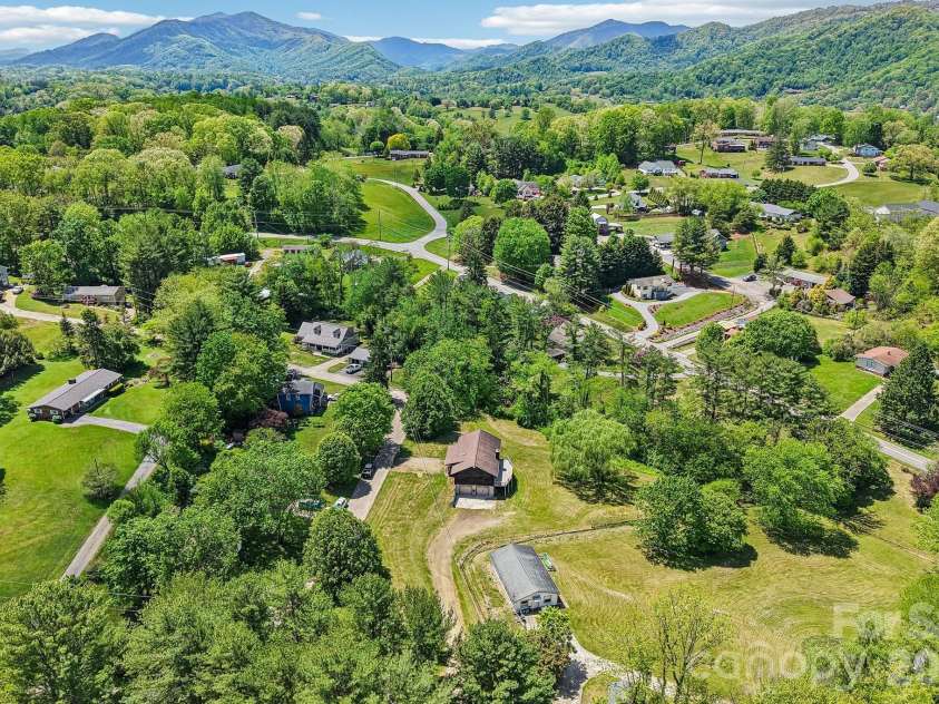 48 Chambers View Drive, Clyde, NC 28721.  MLS# CAR4376711, YatesRealty ID 23169. 