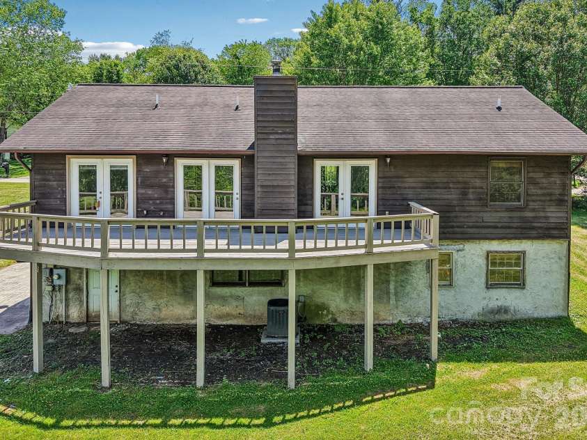 48 Chambers View Drive, Clyde, NC 28721.  MLS# CAR4376711, YatesRealty ID 23169. 