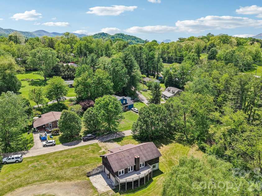 48 Chambers View Drive, Clyde, NC 28721.  MLS# CAR4376711, YatesRealty ID 23169. 