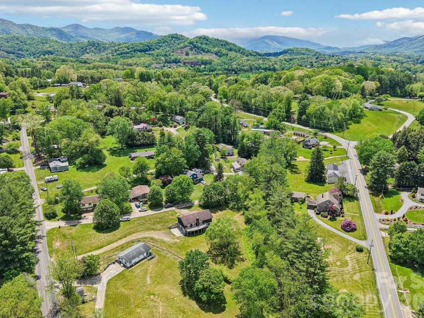48 Chambers View Drive, Clyde, NC 28721.  MLS# CAR4376711, YatesRealty ID 23169. 