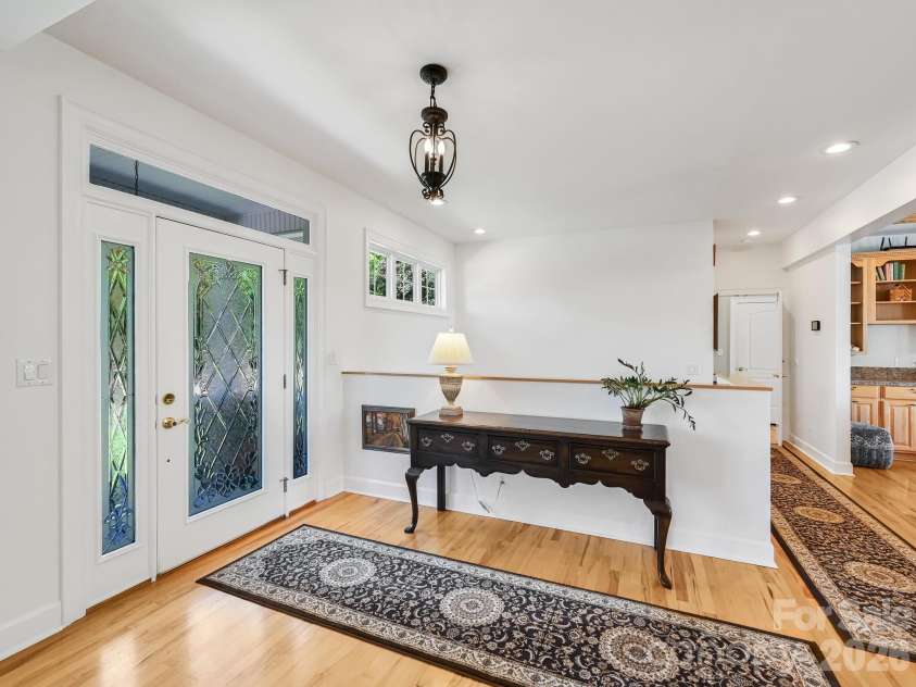 105 Spring Path, Hendersonville, NC 28739.  MLS# CAR4256171, YatesRealty ID 2317. Bright and cheerful entry