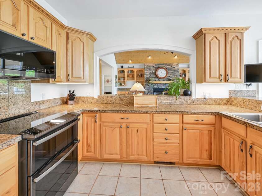 105 Spring Path, Hendersonville, NC 28739.  MLS# CAR4256171, YatesRealty ID 2317. Great cupboard and working space