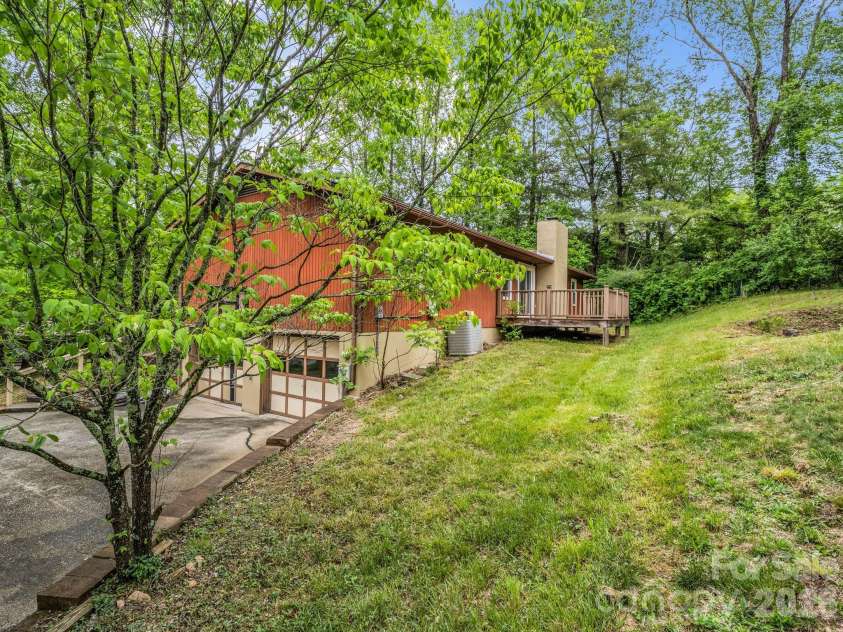 11 Deer Run Drive, Asheville, NC 28803.  MLS# CAR4377673, YatesRealty ID 23171. Backyard
