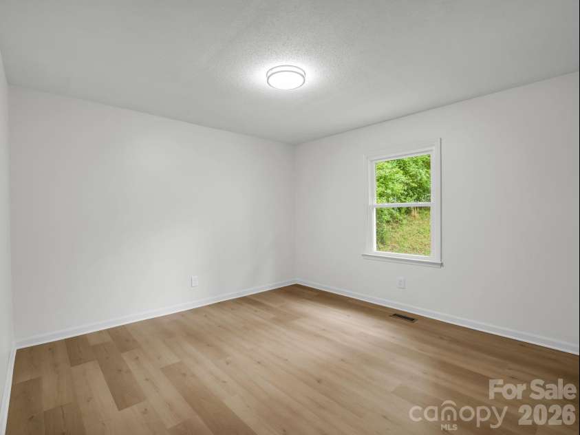 11 Deer Run Drive, Asheville, NC 28803.  MLS# CAR4377673, YatesRealty ID 23171. Bedroom