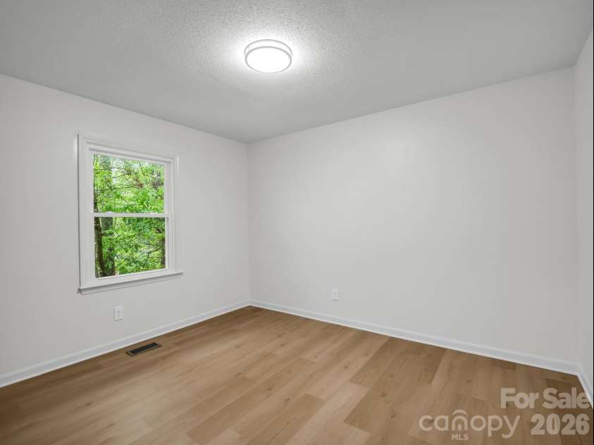 11 Deer Run Drive, Asheville, NC 28803.  MLS# CAR4377673, YatesRealty ID 23171. Bedroom