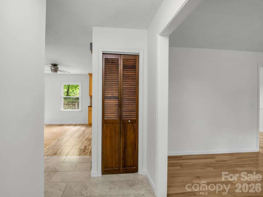 11 Deer Run Drive, Asheville, NC 28803.  MLS# CAR4377673, YatesRealty ID 23171. Convenient coat closet