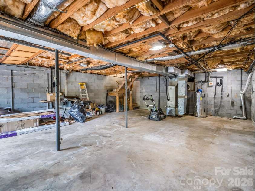 11 Deer Run Drive, Asheville, NC 28803.  MLS# CAR4377673, YatesRealty ID 23171. Laundry hook up in corner