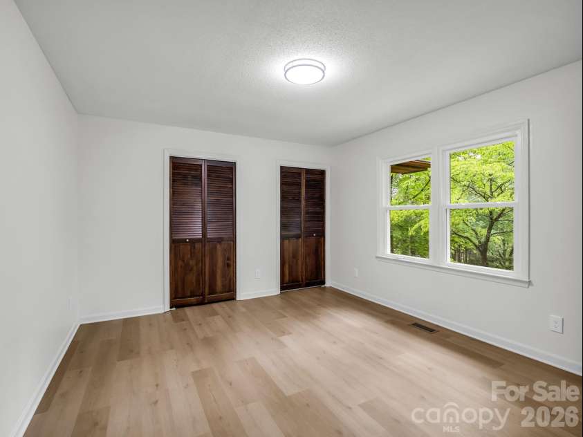 11 Deer Run Drive, Asheville, NC 28803.  MLS# CAR4377673, YatesRealty ID 23171. Primary Bedroom
