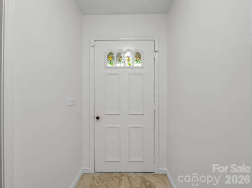 11 Deer Run Drive, Asheville, NC 28803.  MLS# CAR4377673, YatesRealty ID 23171. Tiled foyer