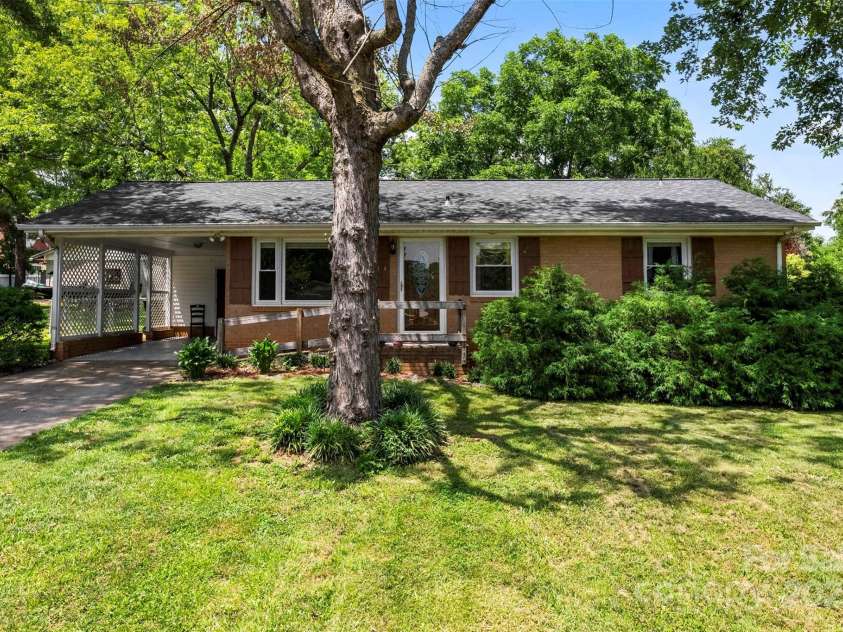 814 Gold Street, Kings Mountain, NC 28086.  MLS# CAR4274095, YatesRealty ID 23171. 