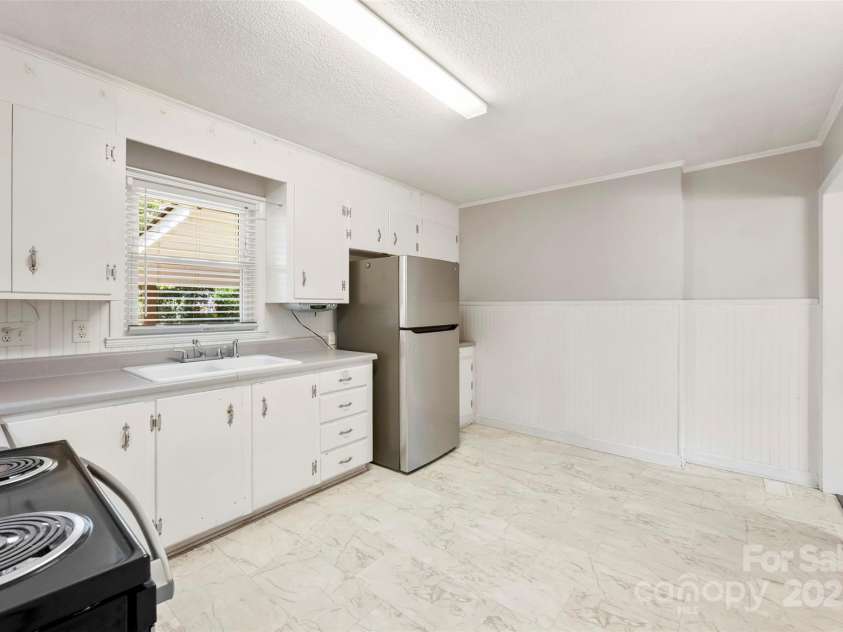 814 Gold Street, Kings Mountain, NC 28086.  MLS# CAR4274095, YatesRealty ID 23171. 