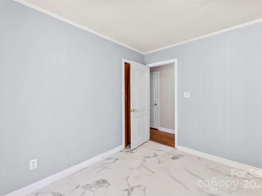 814 Gold Street, Kings Mountain, NC 28086.  MLS# CAR4274095, YatesRealty ID 23171. 