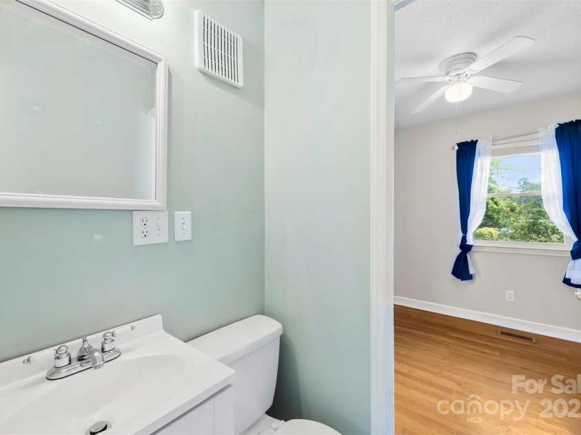 814 Gold Street, Kings Mountain, NC 28086.  MLS# CAR4274095, YatesRealty ID 23171. 