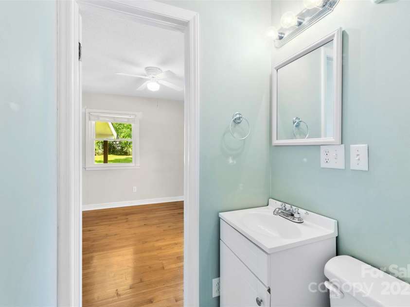 814 Gold Street, Kings Mountain, NC 28086.  MLS# CAR4274095, YatesRealty ID 23171. 